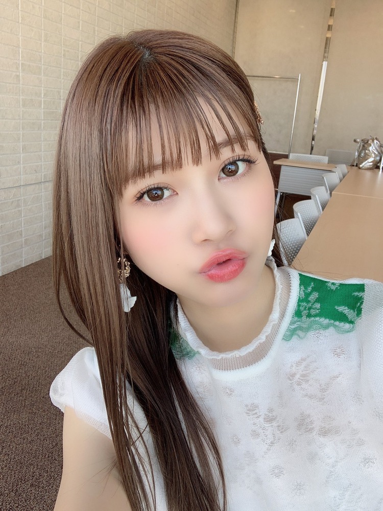 口をすぼめた顔（キス顔）04