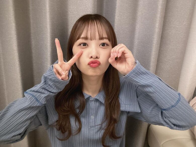 口をすぼめた顔（キス顔）06