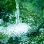 【疑問】なんで、天然水も値上げするんだ!?