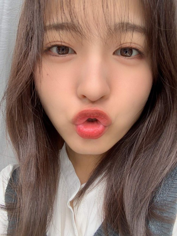 口をすぼめた顔（キス顔）08