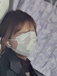 【画像】小さめマスクでここまで隠せるとかどんな魔法なん？ｗｗｗ