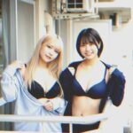 【画像】巨乳2人がベランダでこっち向いてブラ見せつけてる画像