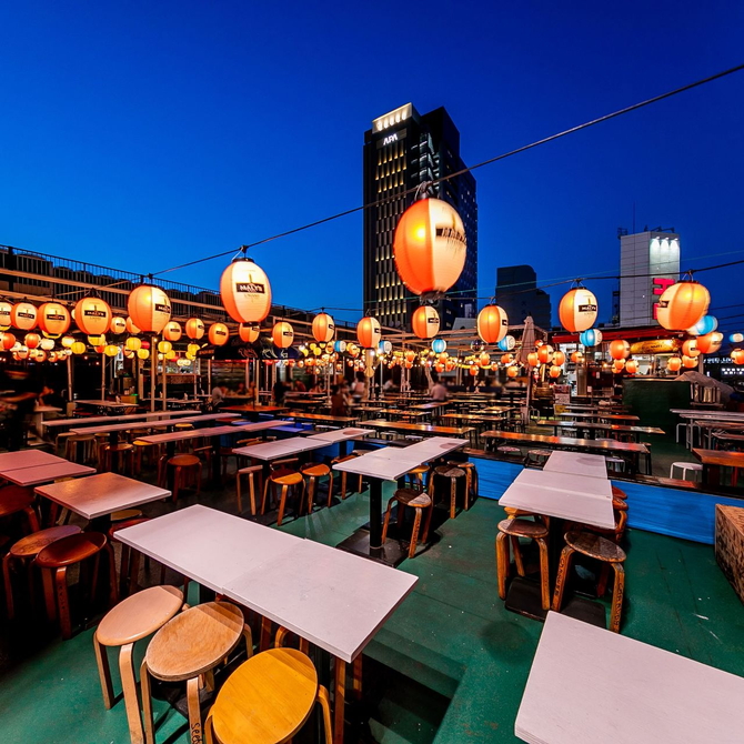 【画像】北朝鮮のビアガール、昭和