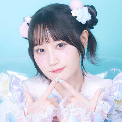 【画像】小倉唯さん、プールで写真撮影