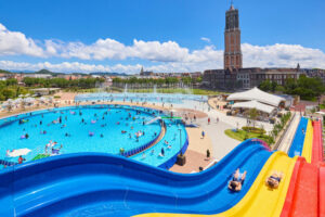 【画像】真夏のプール、マジで最高！！