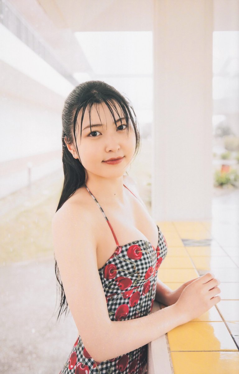 【画像】岡村の水着谷間おっぱいwwwwwwwwwwwww