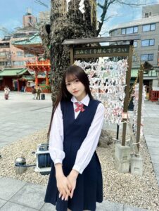 【画像】「今年31歳だけど…」大人系アイドルの〝ノーギャップ〟制服姿がメッチャかわいい！