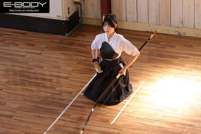 【画像】弓道やってるくせにおっぱいがデカい女wwwwwwwwww