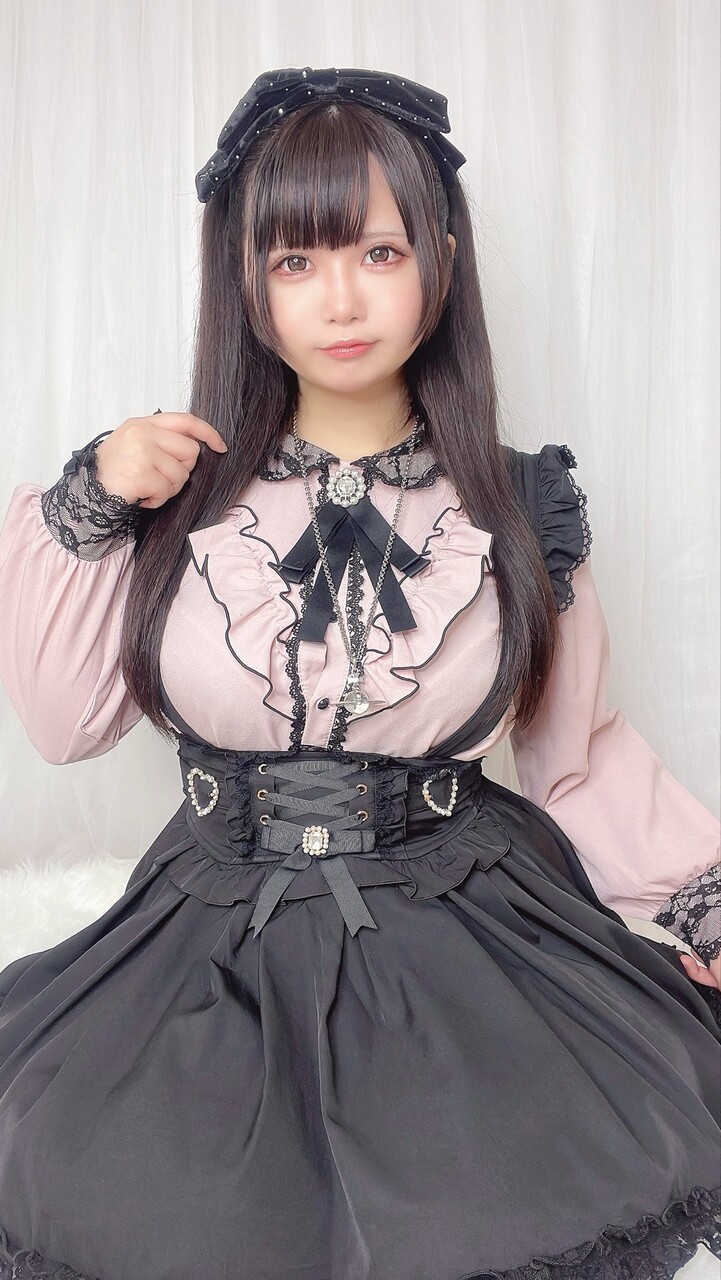 【画像】メイドさんのむちむちボディ!!