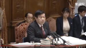 【画像】国会で巨大なおっぱい！！！！！