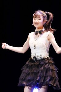 【画像11枚】Juice=Juice 川嶋美楓（17）ちゃん、おっぱいの谷間を晒してしまうｗｗｗｗｗｗｗｗｗｗｗｗｗｗｗｗｗｗ【盛れ！ミ・アモーレ】