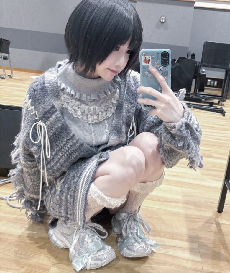 【画像】あのちゃん!?パンツ見えてるwwwwwwwwwwwwwwwwwww