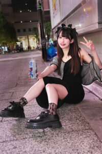 【画像】深夜のギャルさん「ねぇ、持って帰ってよ！」