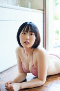 【画像】声優さんのピンク水着で程よいおっぱいを披露wwwwwwwww