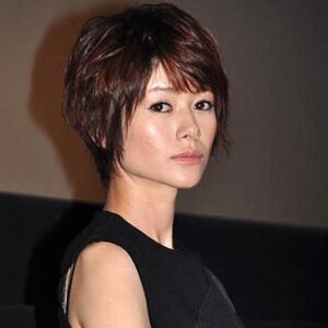 【画像】真木よう子さん(43)「見て、おっぱいがこんなにパンパンでHカップのブラからハミ出る」