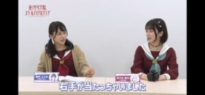 【画像】人気声優さん「右手を当てると左手も当てたくなる」