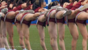 【画像あり】チアガールさん達を、このアングルで見ると…