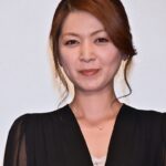 【動画】飯島直子さん(57)、制服着ておっぱい揺らしながら、縄跳びをする