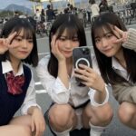 【画像】かわいい女子高生3人で「ハイチーズ！」パンチラ！！