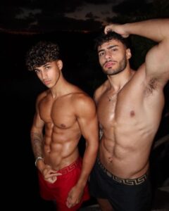 【画像】まんさん「どっちとヤる！？」