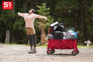 【画像】ソロキャンを楽しむKカップ女性だったが…