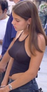 【画像】海外女子さん、ノーブラなのにツンと張ったおっぱいｗｗｗｗｗｗｗｗｗｗｗｗ