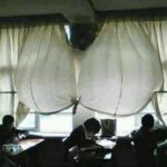 【大迫力！】おっぱいカーテンはこちら！