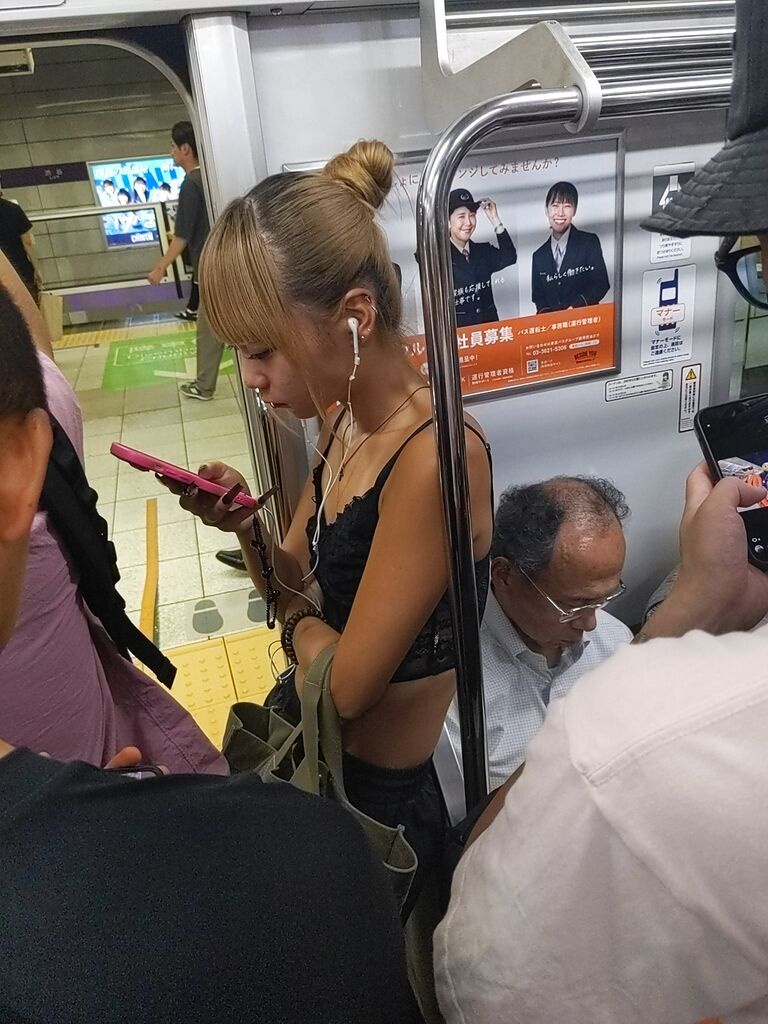 【比較画像】貧乳は巨乳に比べて「ヤンキー化」しやすい傾向にあるよな。男を誘う生存戦略だよな