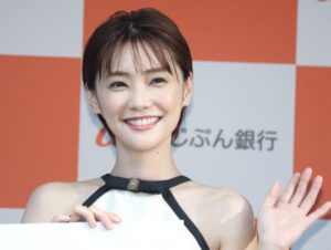 【画像】倉科カナさん(37)のピチピチおっぱい