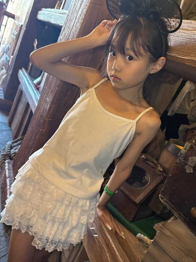 【画像】この子と1年間二人っきりで同棲してムスコが反応したら⋯ロリコン!!