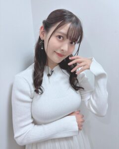 【画像7枚】巨乳+ニットセーターの破壊力は⋯底知れず！！