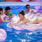 【画像】ナイトプールではこんなえっちな光景が当たり前のように見れるらしい