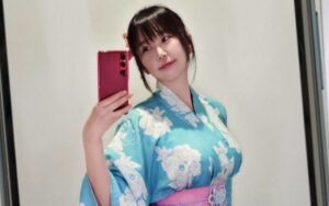 【画像】巨乳女性さんが浴衣を着た結果wwwwwwwww