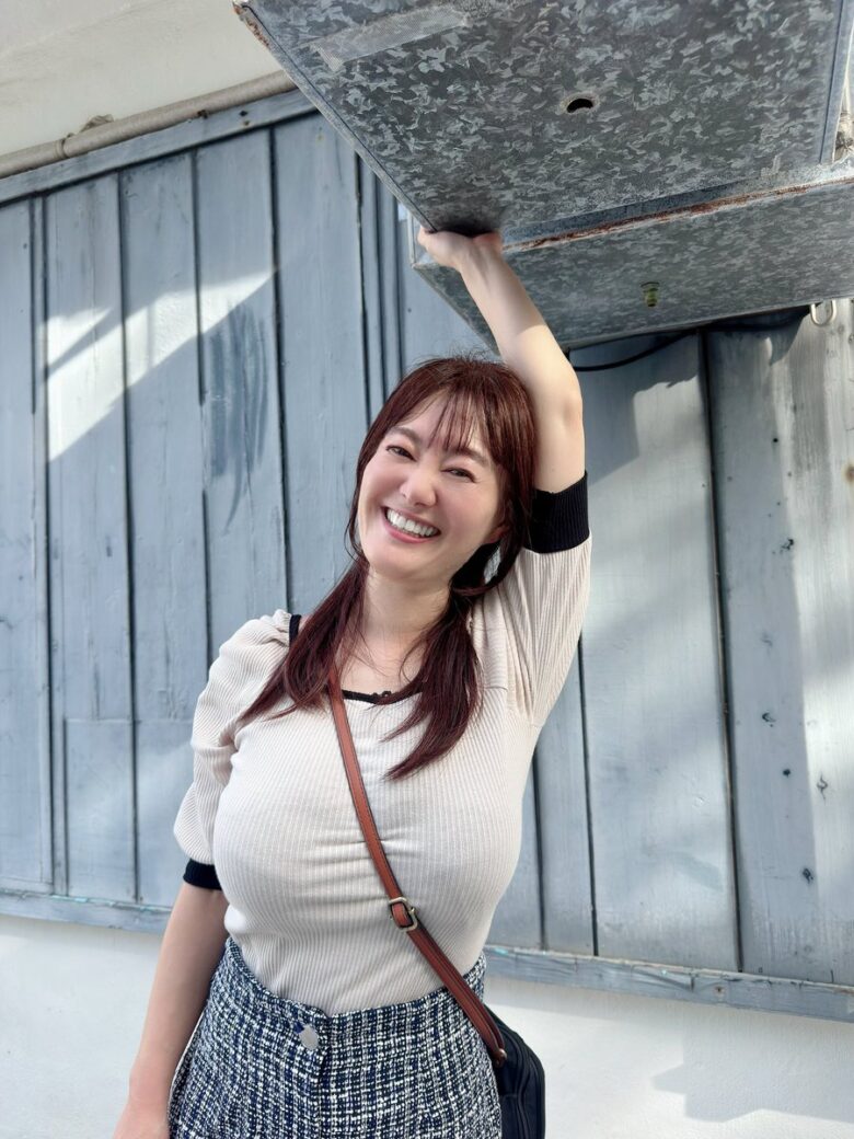 【朗報】あの爆乳アナ、グラビア解禁