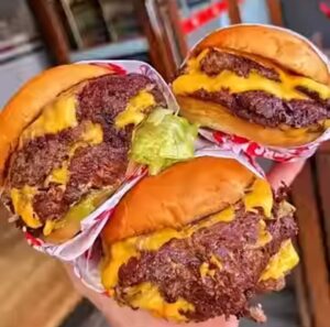 【飯テロ】アメリカのハンバーガー、偏差値が低すぎると話題に👈😂🍔