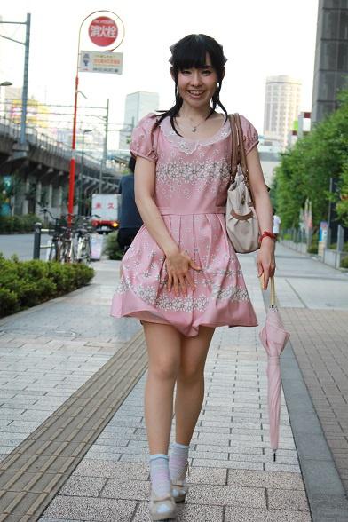 【画像】スーツ姿しか知らなかった彼女との初デートでこれが現れたらｗｗｗｗｗｗｗｗｗ