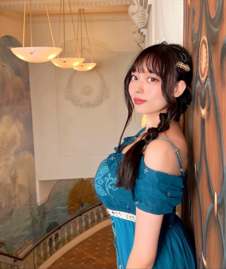 【画像】人気声優さんおっぱい  → 横から見てもモリモリおっぱい！